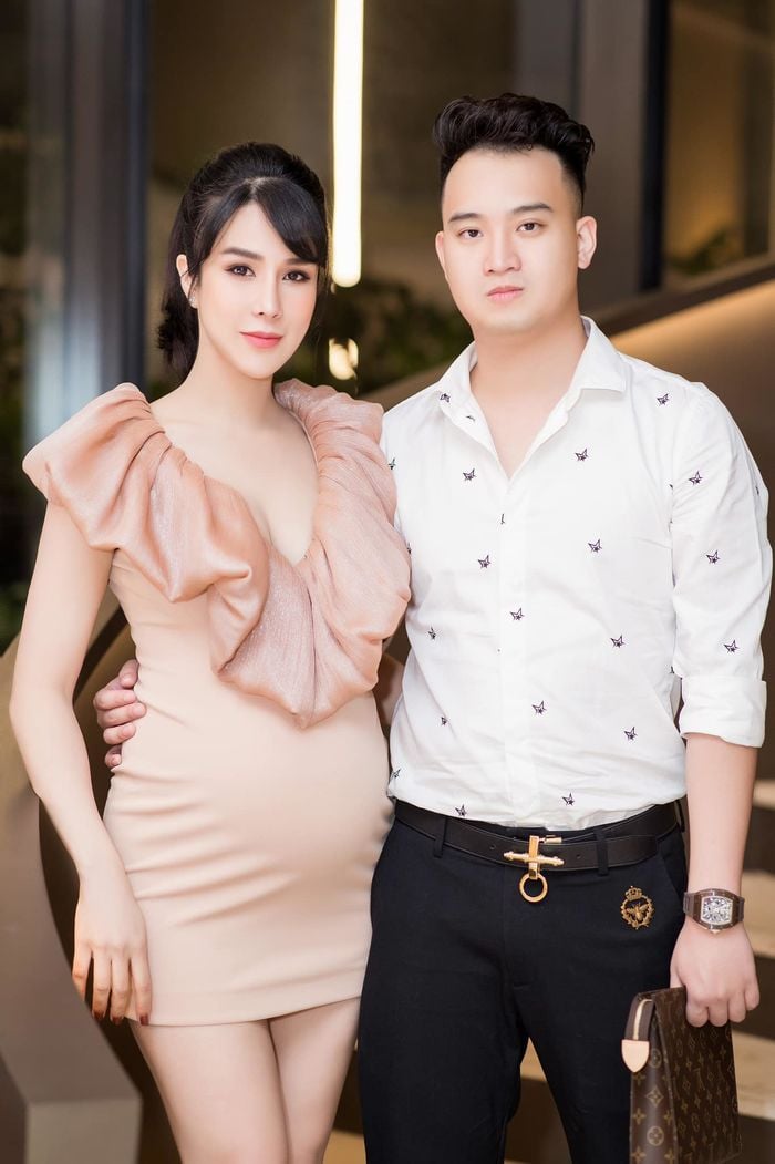 Những cặp đôi Vbiz yêu đương như ngôn tình vẫn chia tay đầy tiếc nuối: Tim xăm tên Trương Quỳnh Anh lên ngực